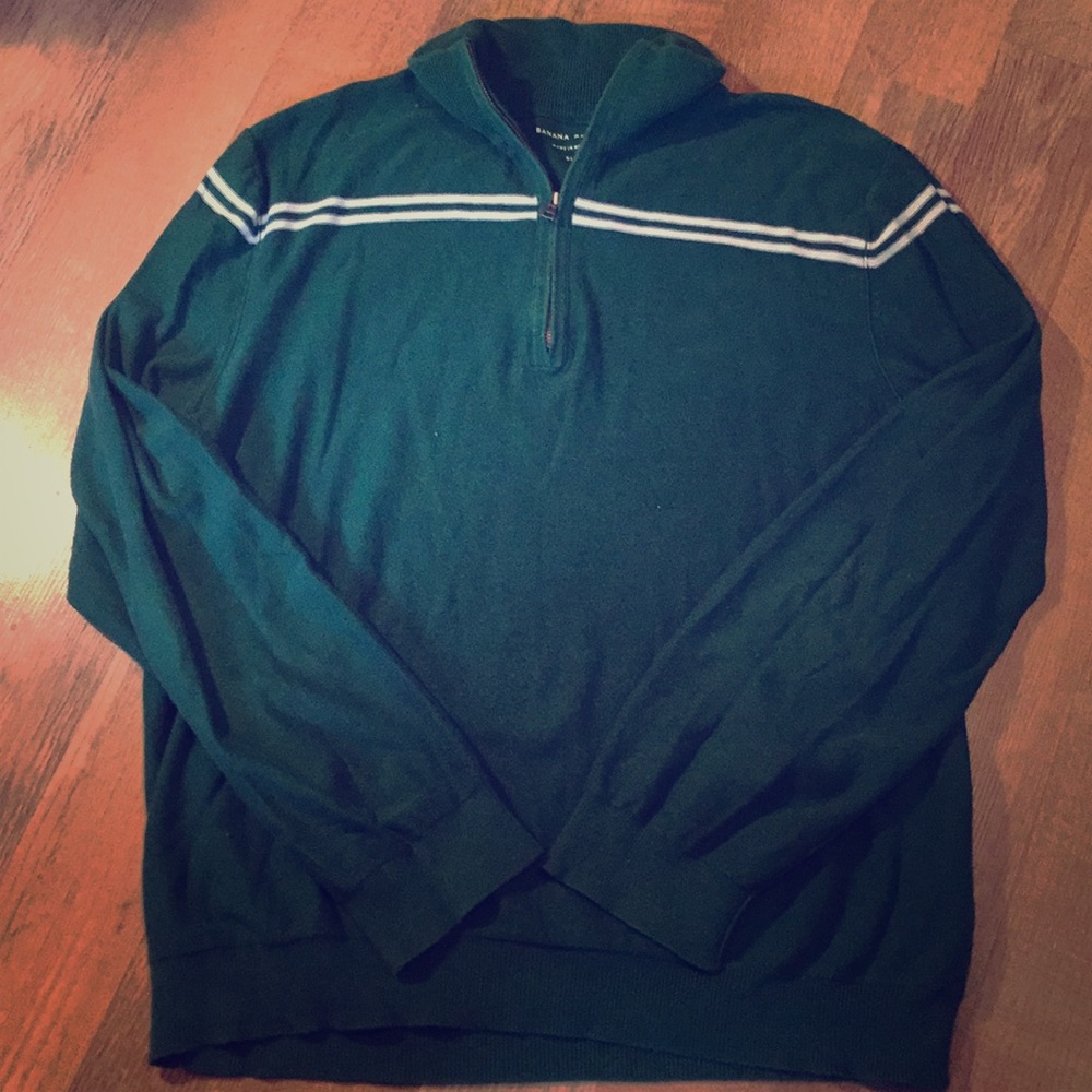 Banana Republic Sweater Crewneck with white stripe